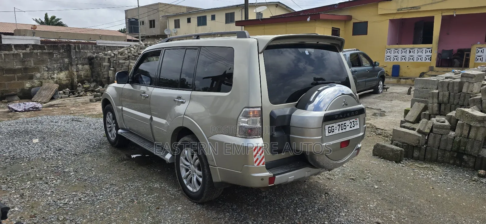 Mitsubishi Pajero V90 3.8 V6 GLS/GLX 2015 Gold