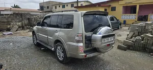 Mitsubishi Pajero V90 3.8 V6 GLS/GLX 2015 Gold