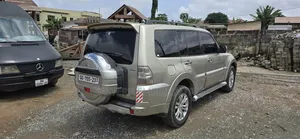 Mitsubishi Pajero V90 3.8 V6 GLS/GLX 2015 Gold