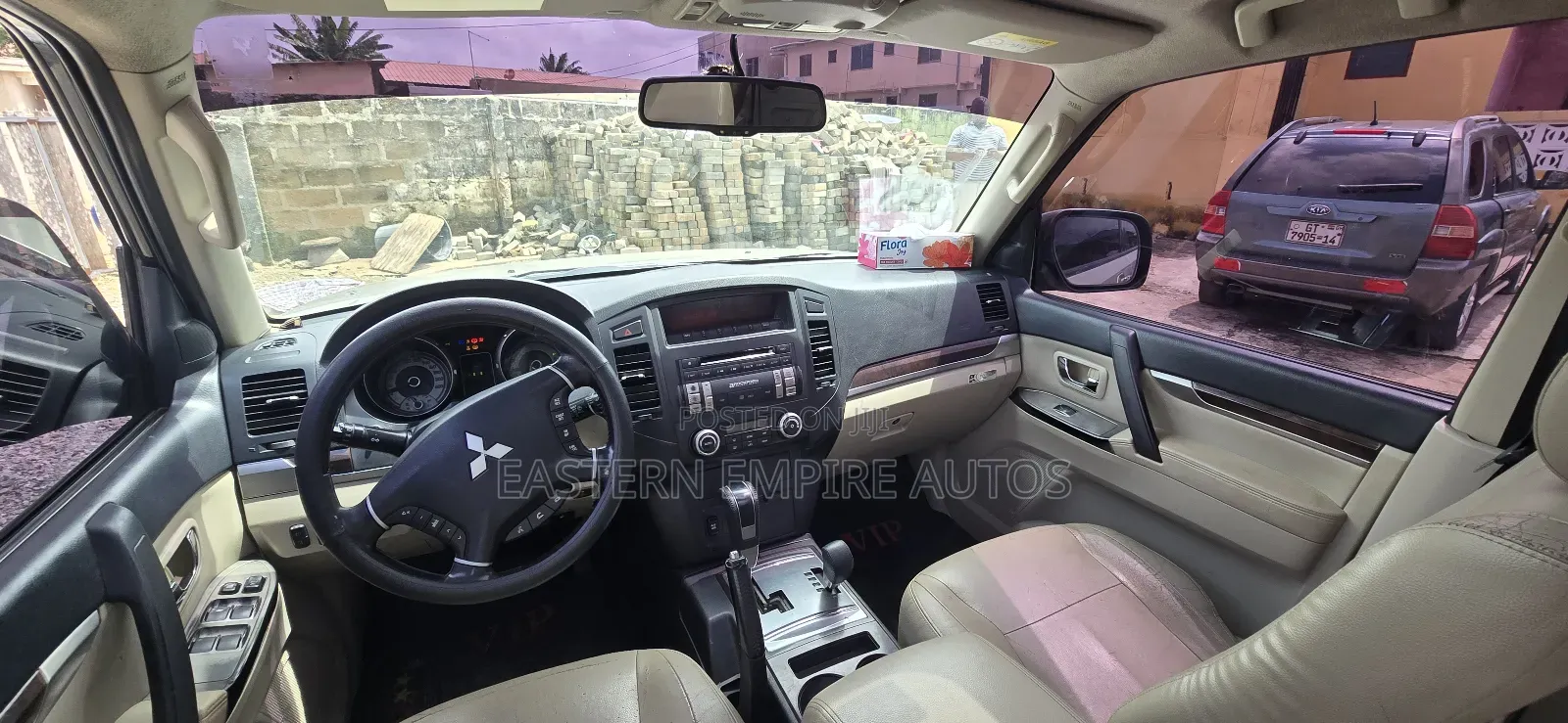 Mitsubishi Pajero V90 3.8 V6 GLS/GLX 2015 Gold