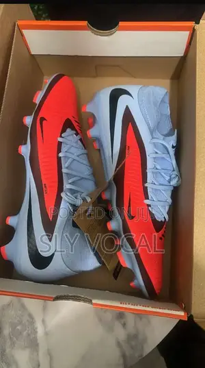 Nike Phantom 6 Soccer Boot