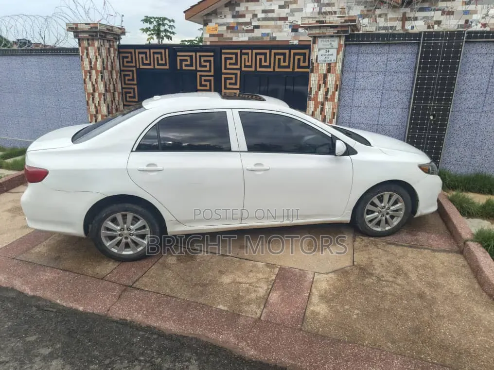 Toyota Corolla LE 4dr Sedan (1.8L 4cyl 4A) 2010 White