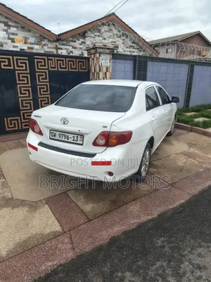 Toyota Corolla LE 4dr Sedan (1.8L 4cyl 4A) 2010 White