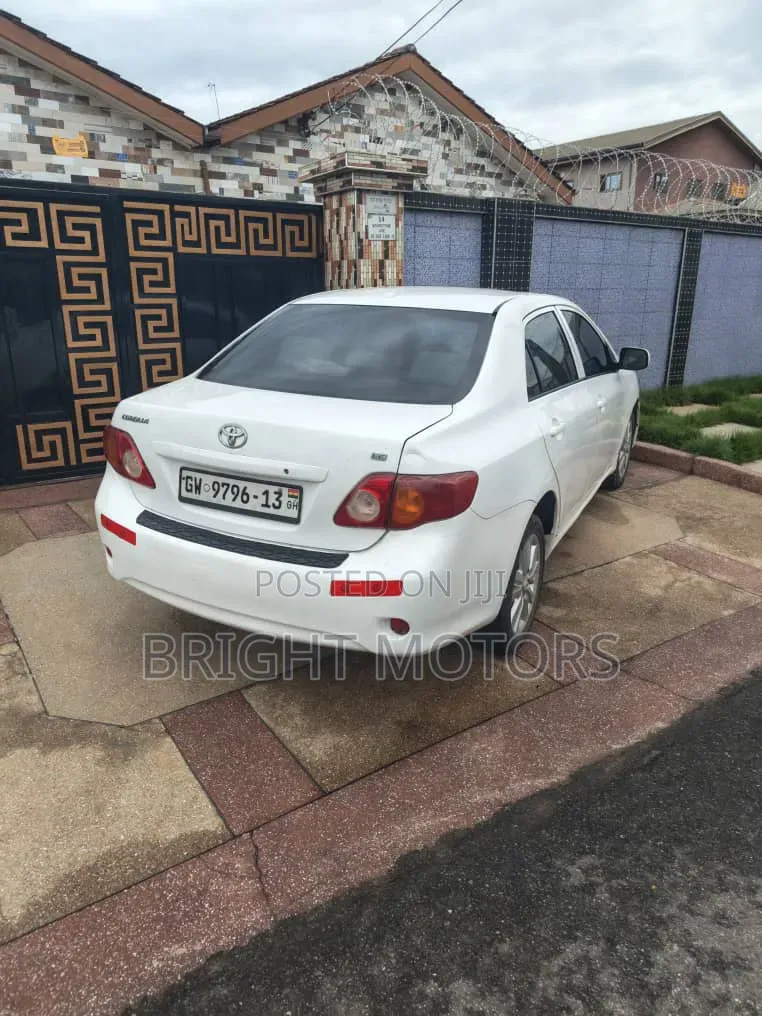 Toyota Corolla LE 4dr Sedan (1.8L 4cyl 4A) 2010 White