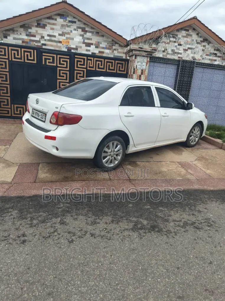 Toyota Corolla LE 4dr Sedan (1.8L 4cyl 4A) 2010 White