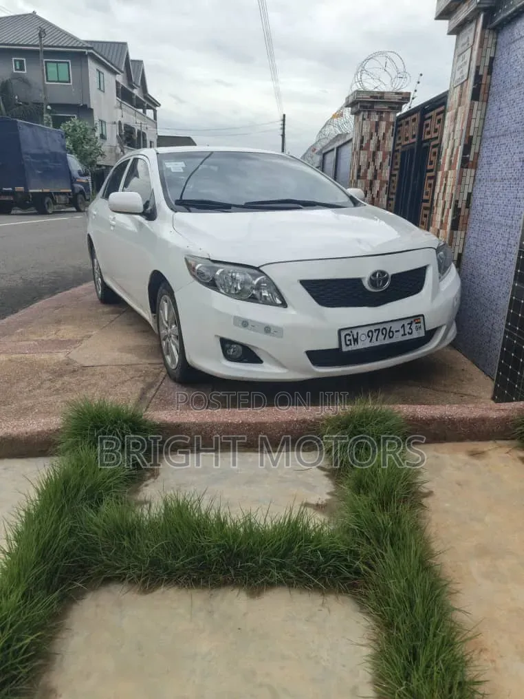 Toyota Corolla LE 4dr Sedan (1.8L 4cyl 4A) 2010 White