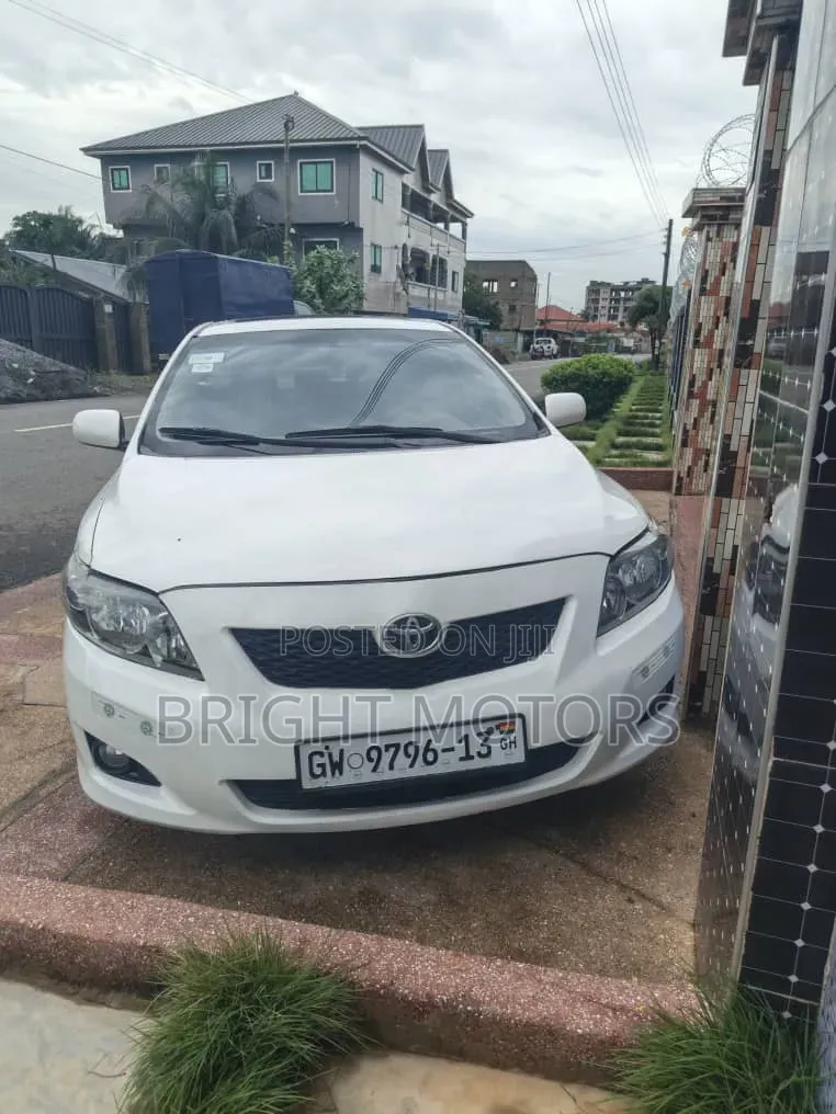 Toyota Corolla LE 4dr Sedan (1.8L 4cyl 4A) 2010 White