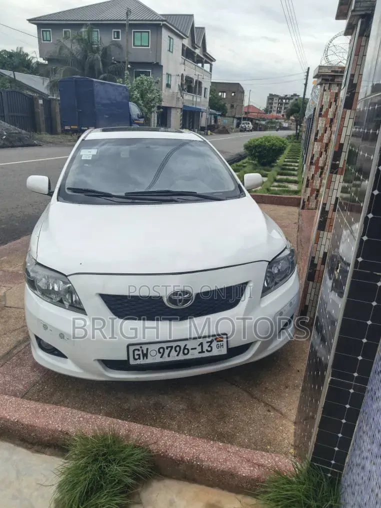 Toyota Corolla LE 4dr Sedan (1.8L 4cyl 4A) 2010 White
