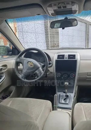 Toyota Corolla LE 4dr Sedan (1.8L 4cyl 4A) 2010 White