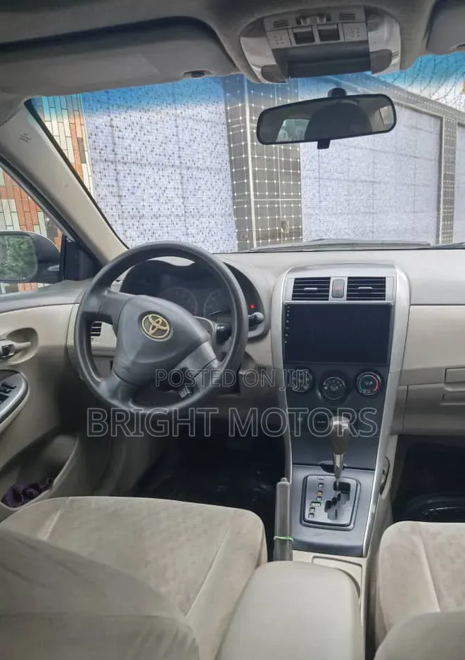 Toyota Corolla LE 4dr Sedan (1.8L 4cyl 4A) 2010 White