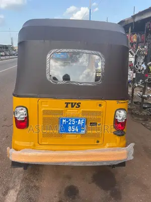 TVS HLX 125 2025 Yellow
