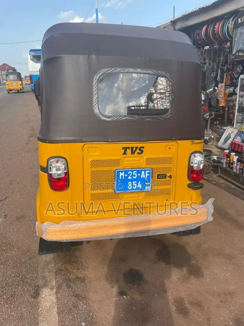 TVS HLX 125 2025 Yellow