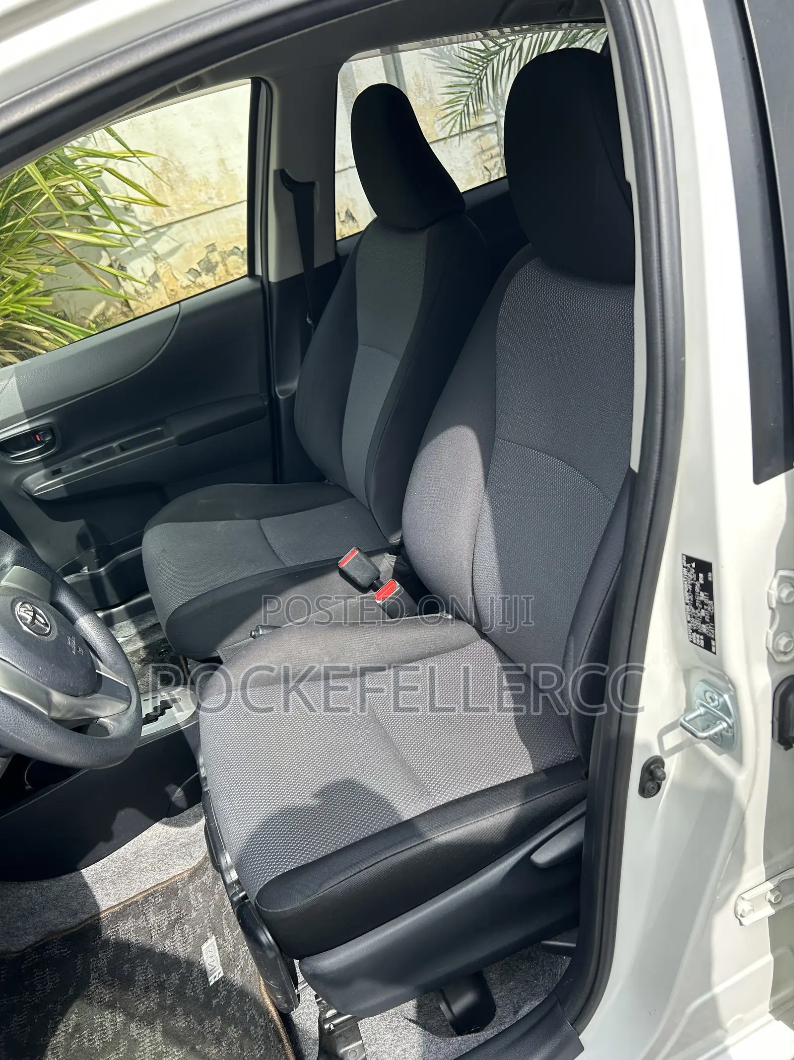 Toyota Vitz 2014 Pearl