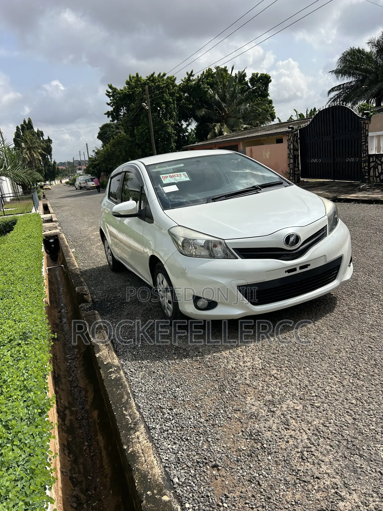 Toyota Vitz 2014 Pearl