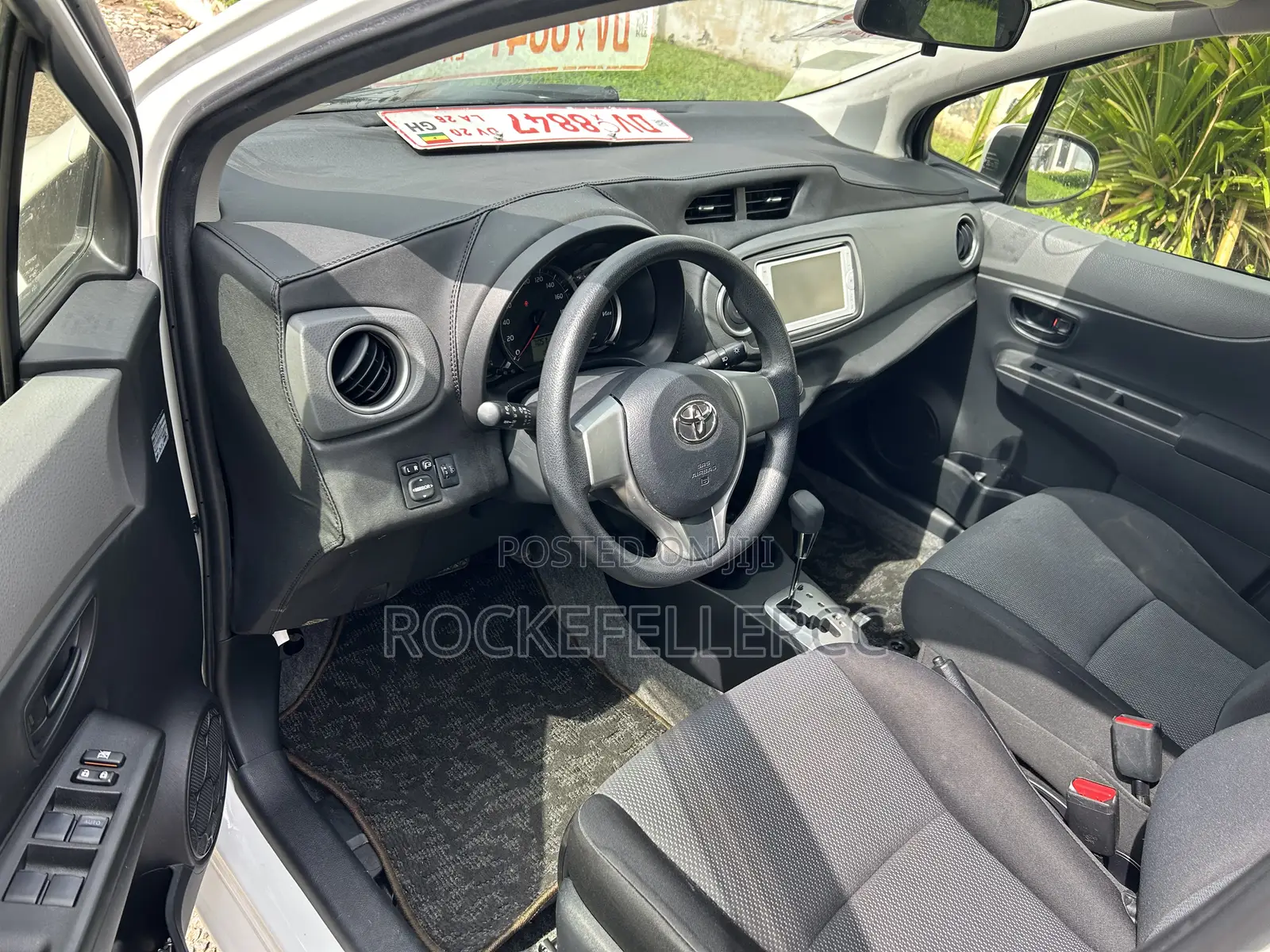 Toyota Vitz 2014 Pearl