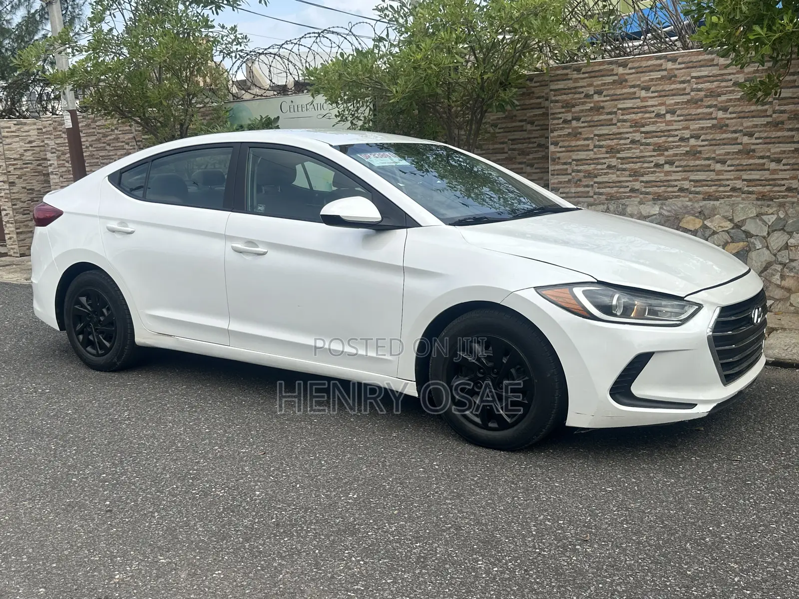 Hyundai Elantra SE Sedan FWD (2.0L 4cyl 6M) 2017 White