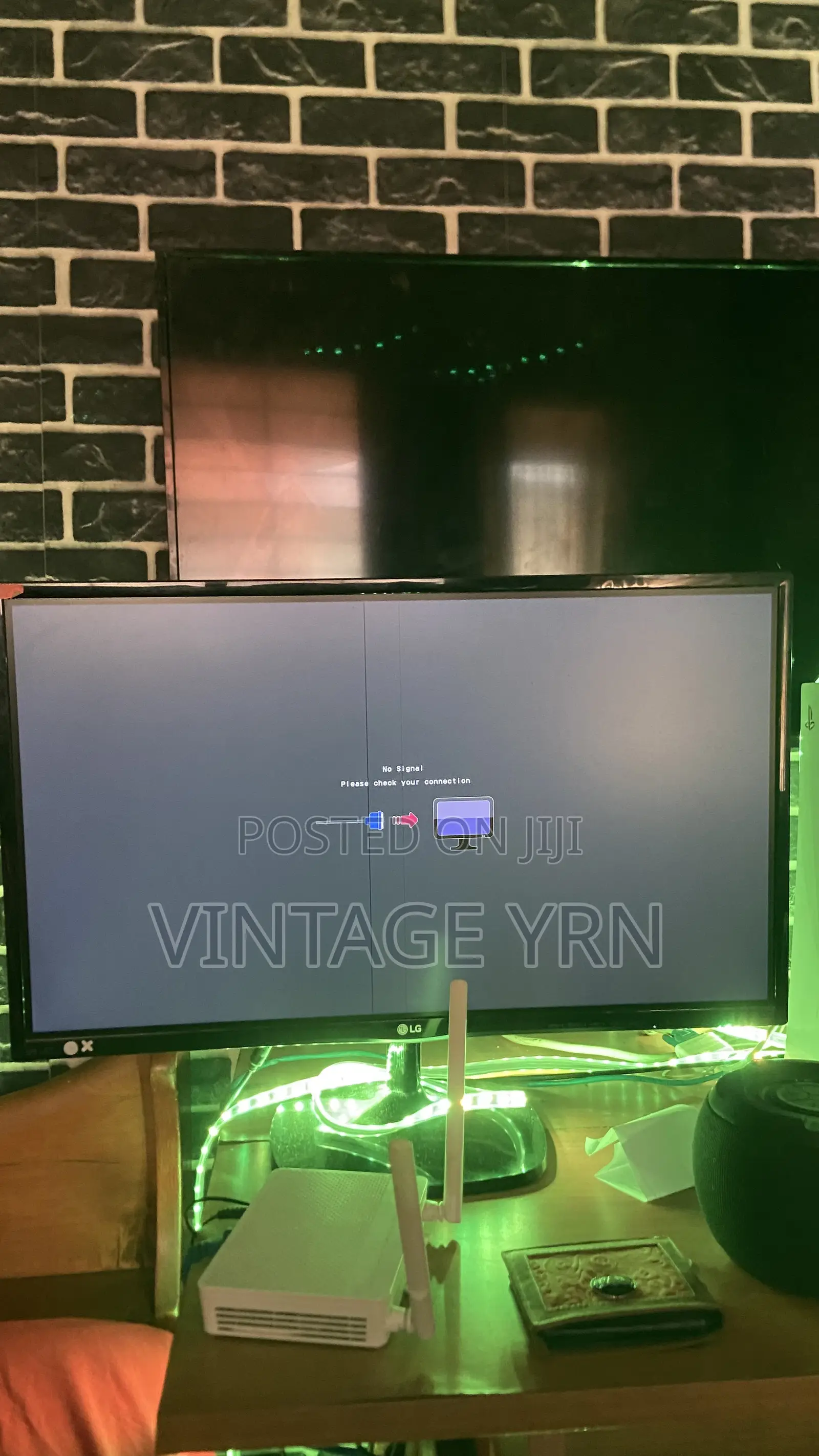 27inch Lg Monitor With Two Black Vertical Lines on Screen