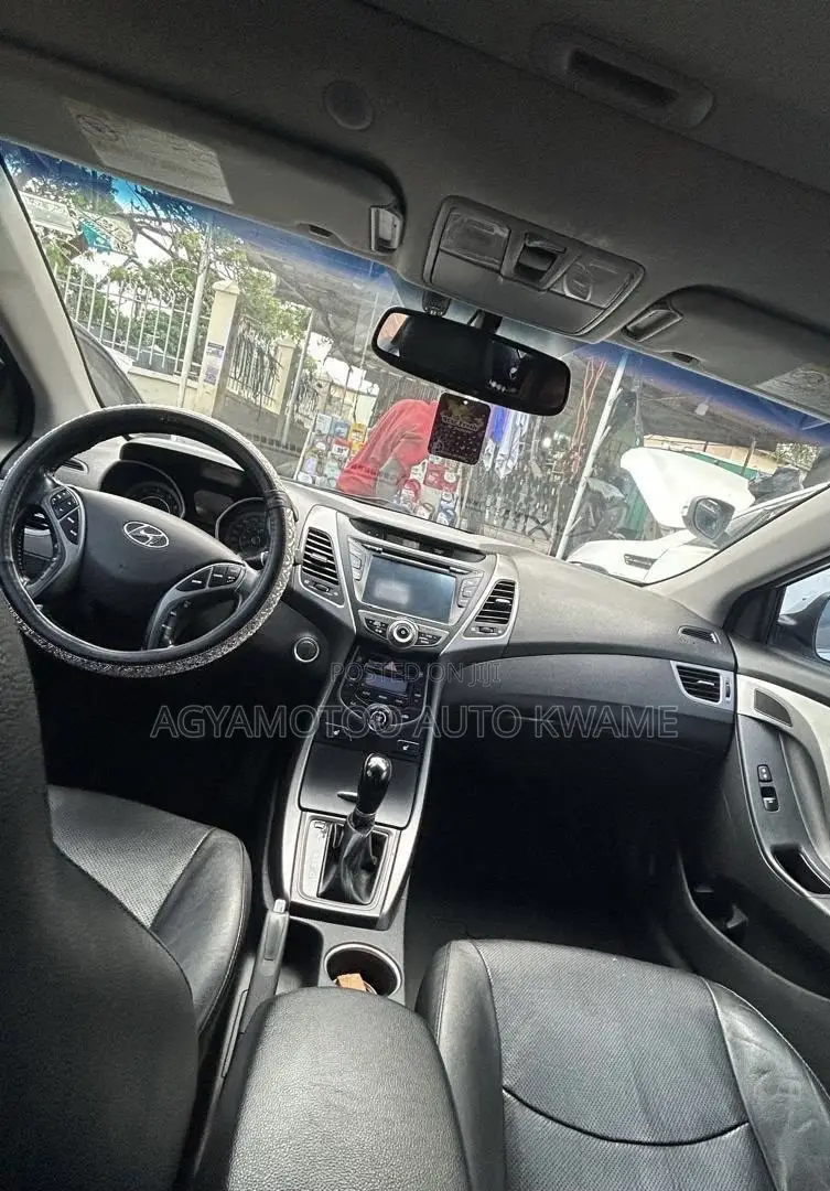 Hyundai Elantra Limited Sedan FWD (1.8L 4cyl 6A) 2016 White