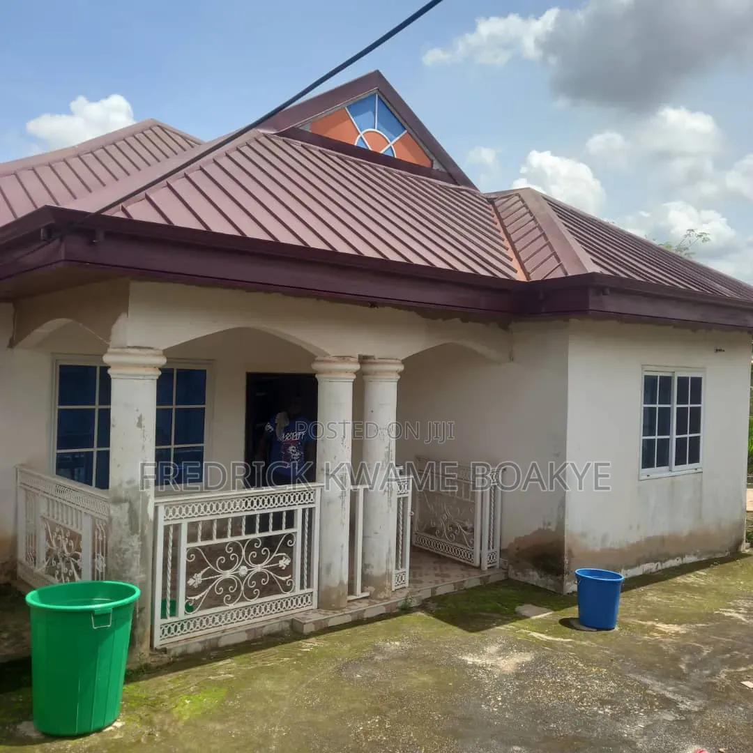 4bdrm House in Brother K Estate, Kumasi Metropolitan for sale