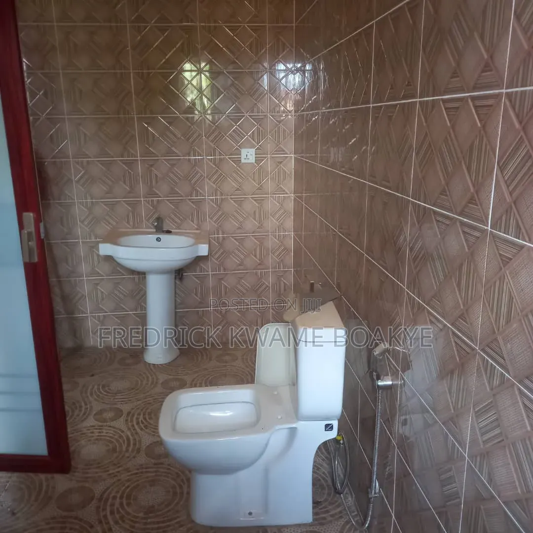 4bdrm House in Brother K Estate, Kumasi Metropolitan for sale
