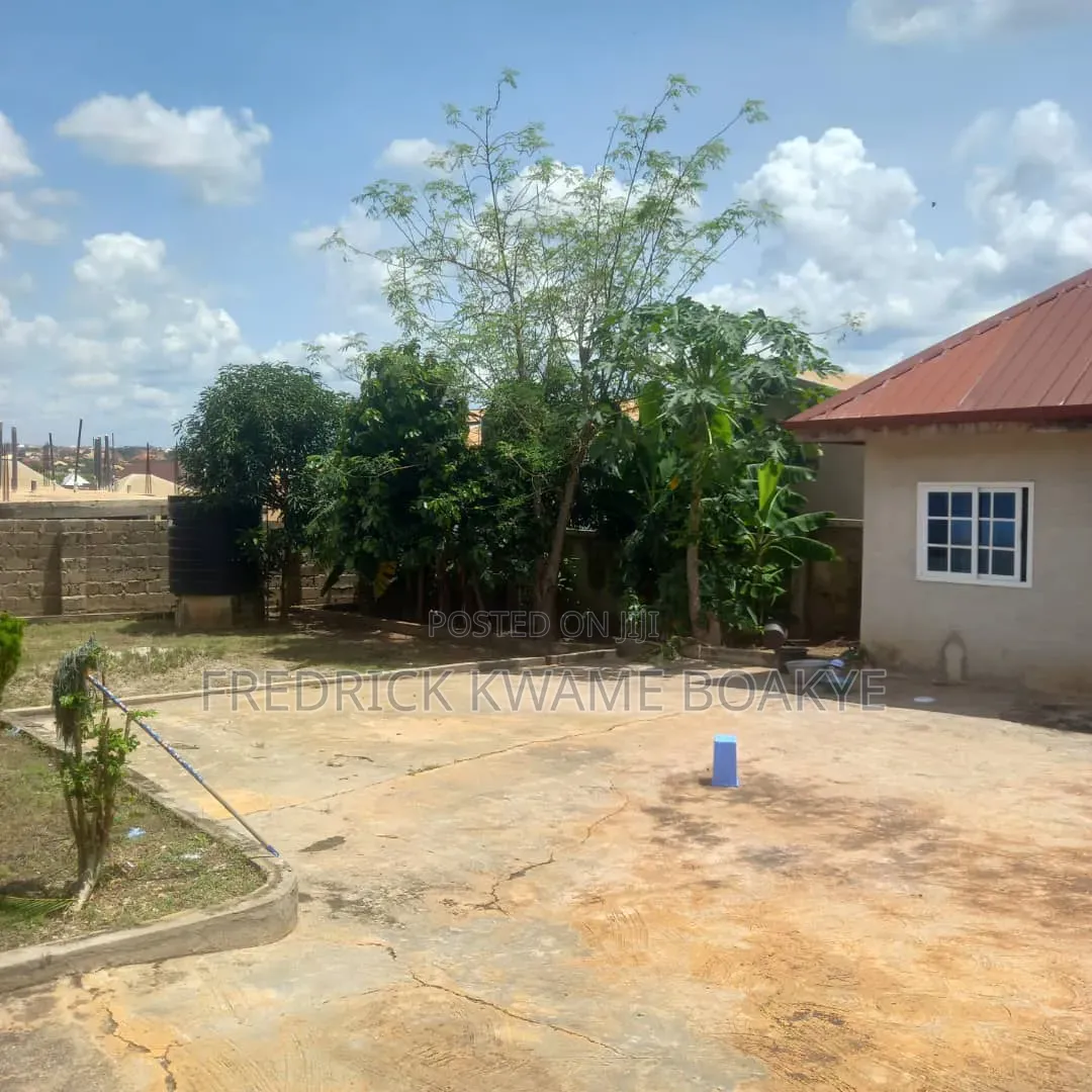 4bdrm House in Brother K Estate, Kumasi Metropolitan for sale