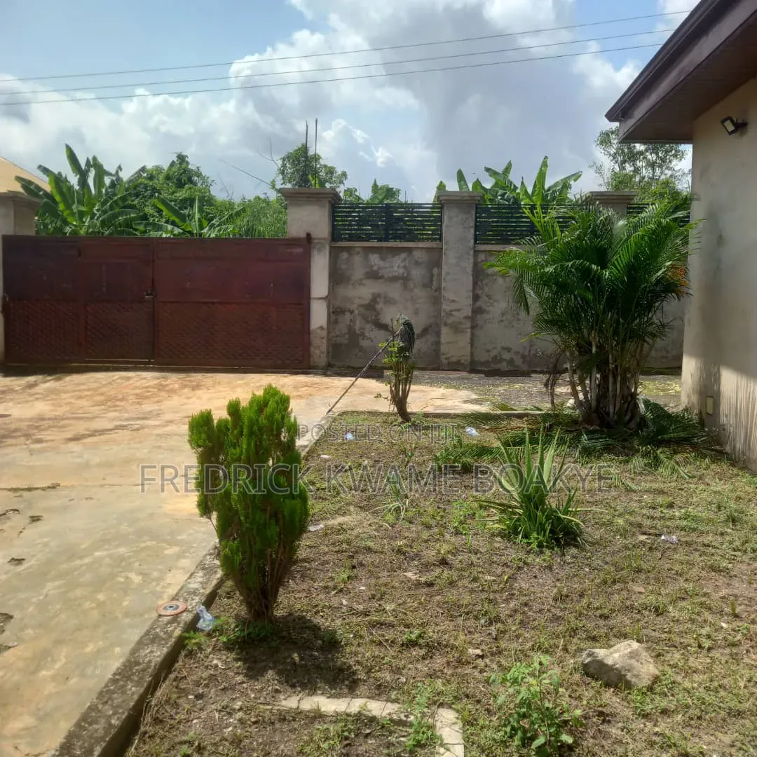 4bdrm House in Brother K Estate, Kumasi Metropolitan for sale