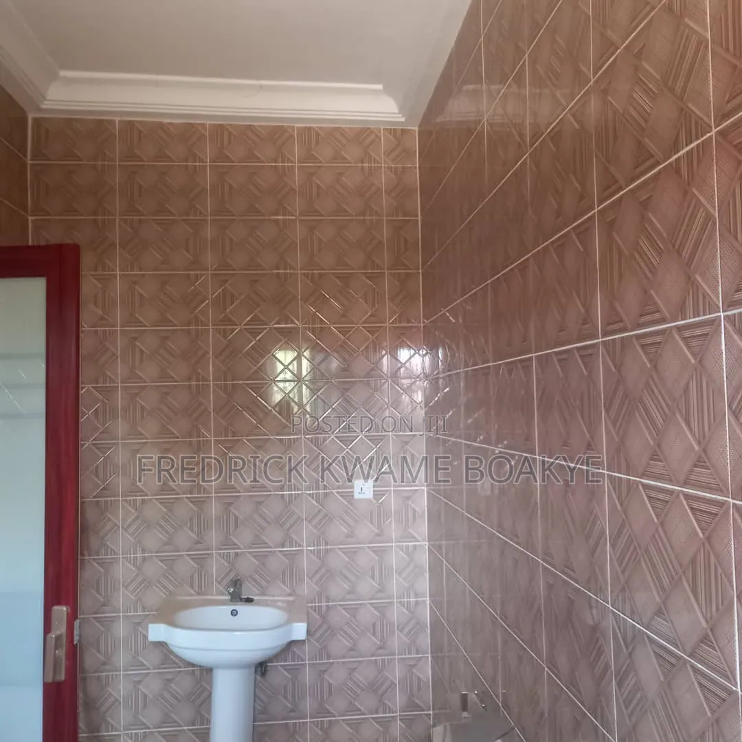 4bdrm House in Brother K Estate, Kumasi Metropolitan for sale