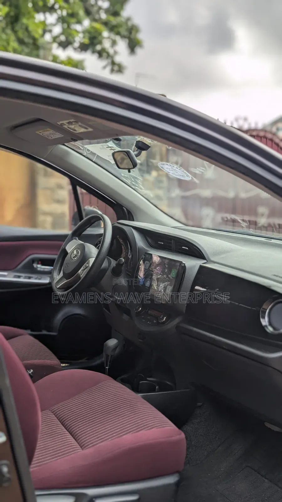 Toyota Vitz 1.3 AWD 5dr 2015 Purple