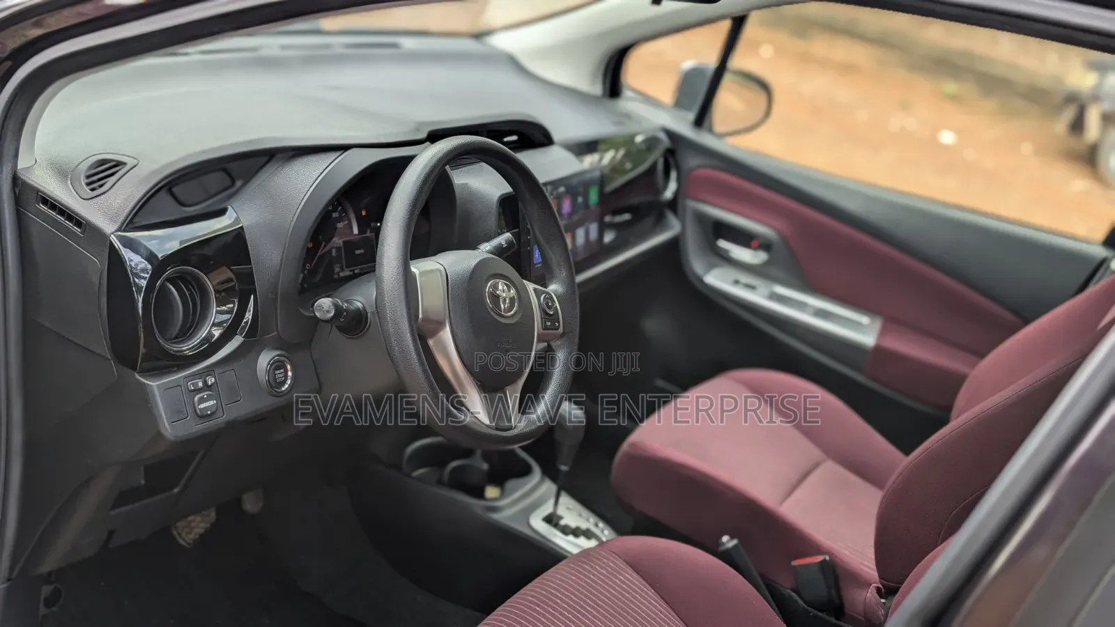 Toyota Vitz 1.3 AWD 5dr 2015 Purple