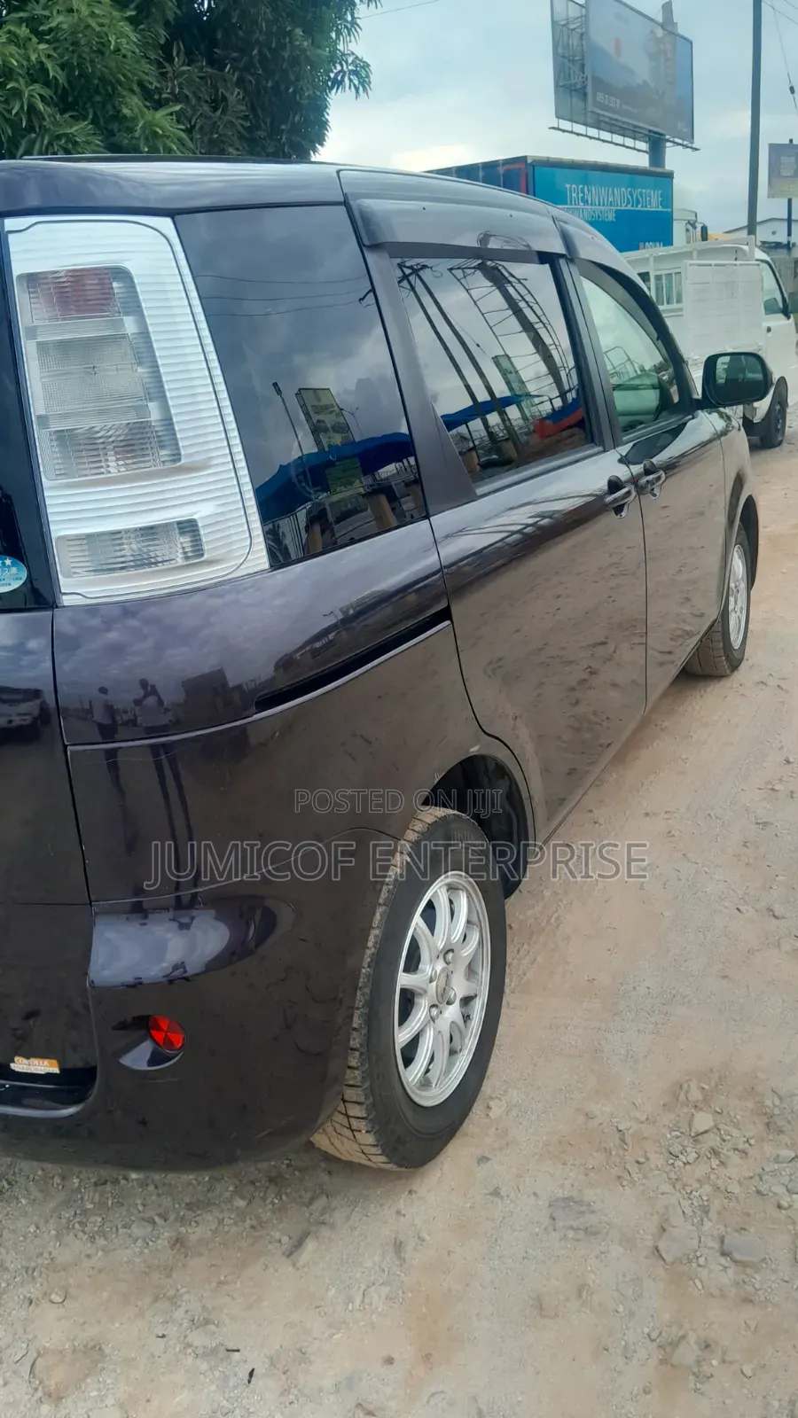 Toyota Sienta 1.5 FWD 2015 Maroon