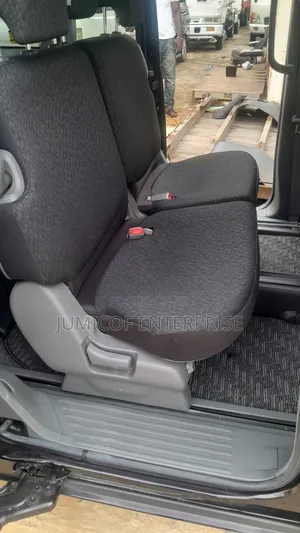 Toyota Sienta 1.5 FWD 2015 Maroon