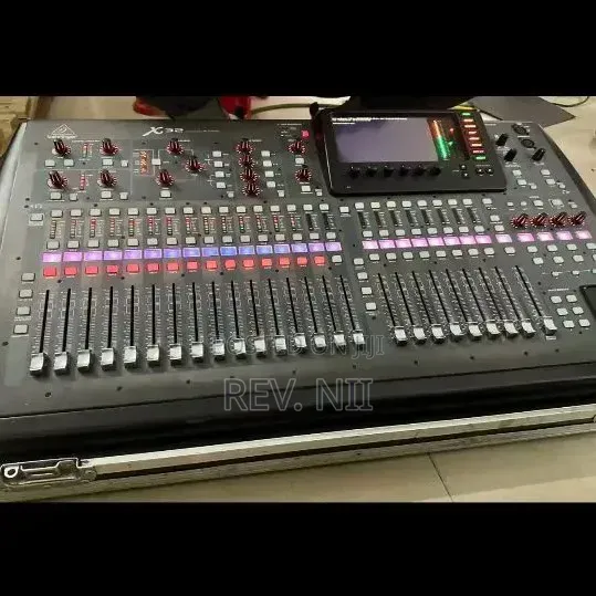 Behringer X32 (Full)
