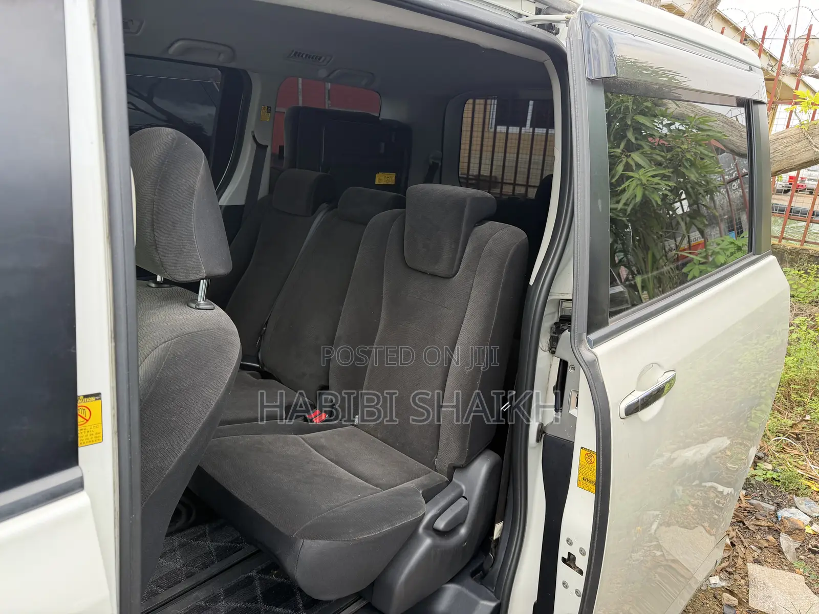 Toyota Noah 2.0 158hp FWD (8 Seater) 2012 White