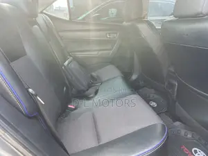Toyota Corolla SE (1.8L 4cyl 2A) 2018 Gray