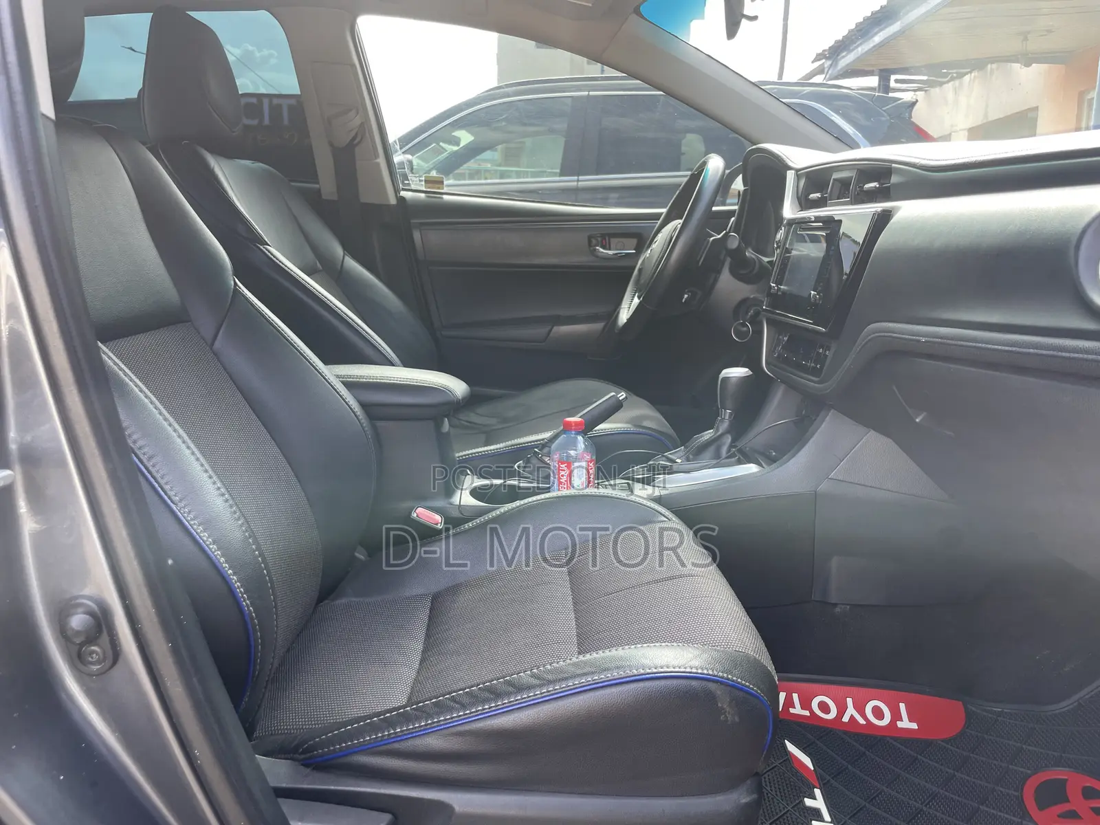 Toyota Corolla SE (1.8L 4cyl 2A) 2018 Gray