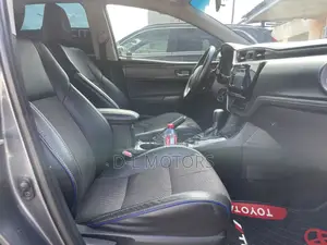 Toyota Corolla SE (1.8L 4cyl 2A) 2018 Gray