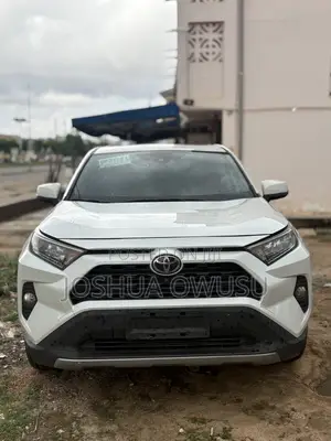 Toyota RAV4 XLE Premium 2021 White