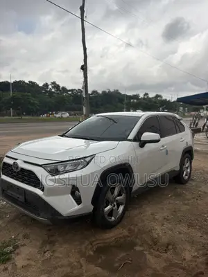 Toyota RAV4 XLE Premium 2021 White