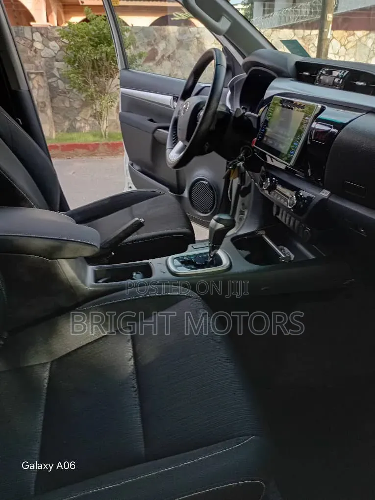 Toyota Hilux Revo Double Cab Deisel 2.4 RWD 2019 White