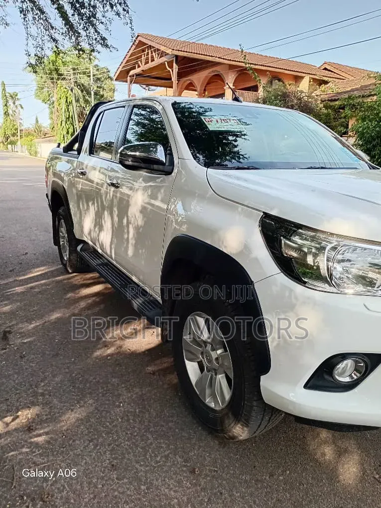 Toyota Hilux Revo Double Cab Deisel 2.4 RWD 2019 White