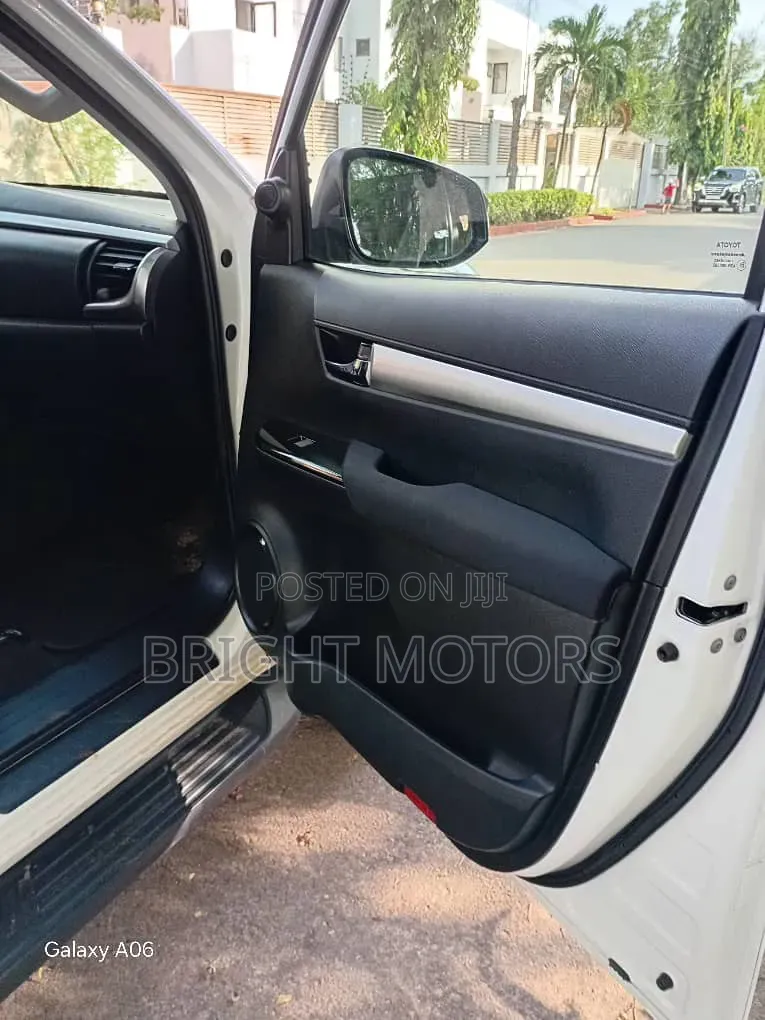 Toyota Hilux Revo Double Cab Deisel 2.4 RWD 2019 White