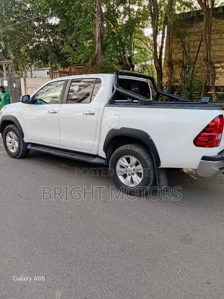 Toyota Hilux Revo Double Cab Deisel 2.4 RWD 2019 White