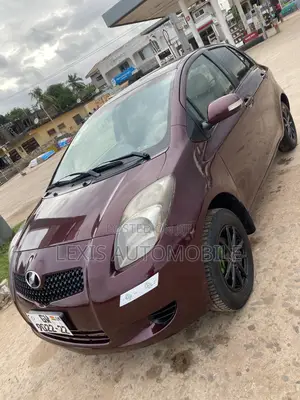 Toyota Vitz 1.3 AWD 5dr 2010 Brown