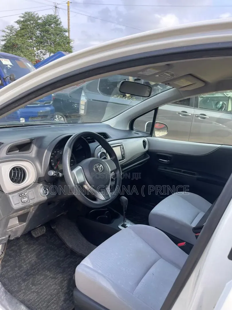 Toyota Vitz 1.0 FWD 3dr 2011 White