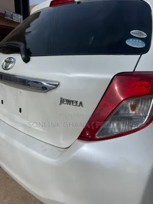 Toyota Vitz 1.0 FWD 3dr 2011 White