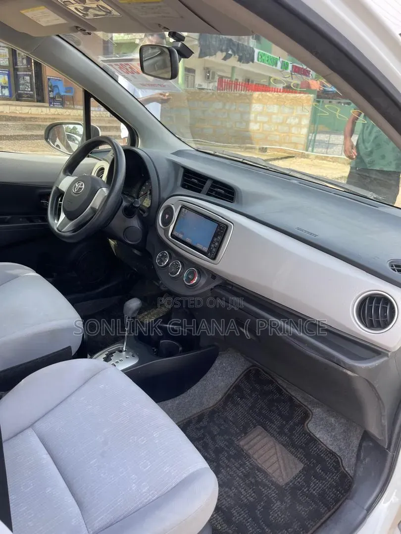 Toyota Vitz 1.0 FWD 3dr 2011 White
