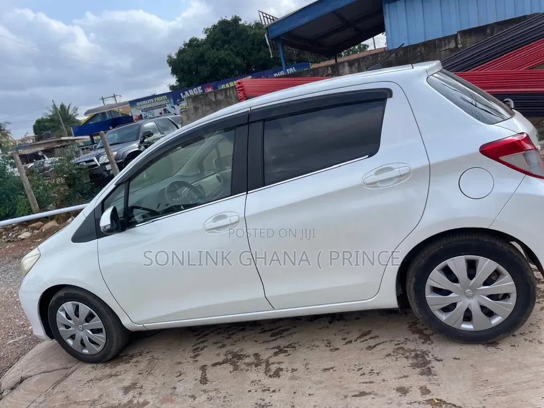 Toyota Vitz 1.0 FWD 3dr 2011 White