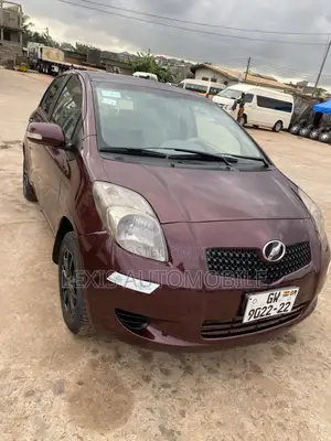 Toyota Vitz 1.3 AWD 5dr 2010 Brown