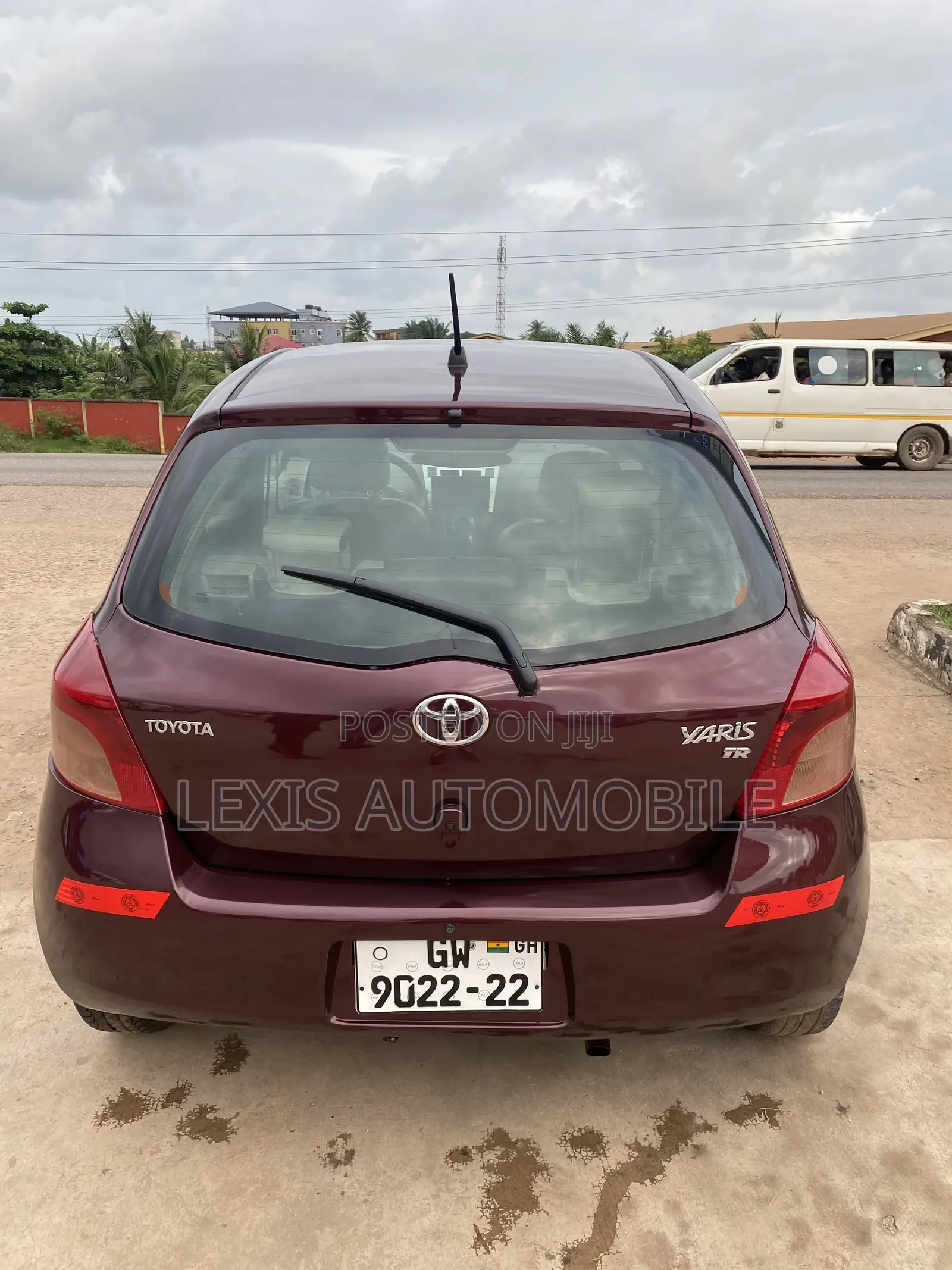 Toyota Vitz 1.3 AWD 5dr 2010 Brown