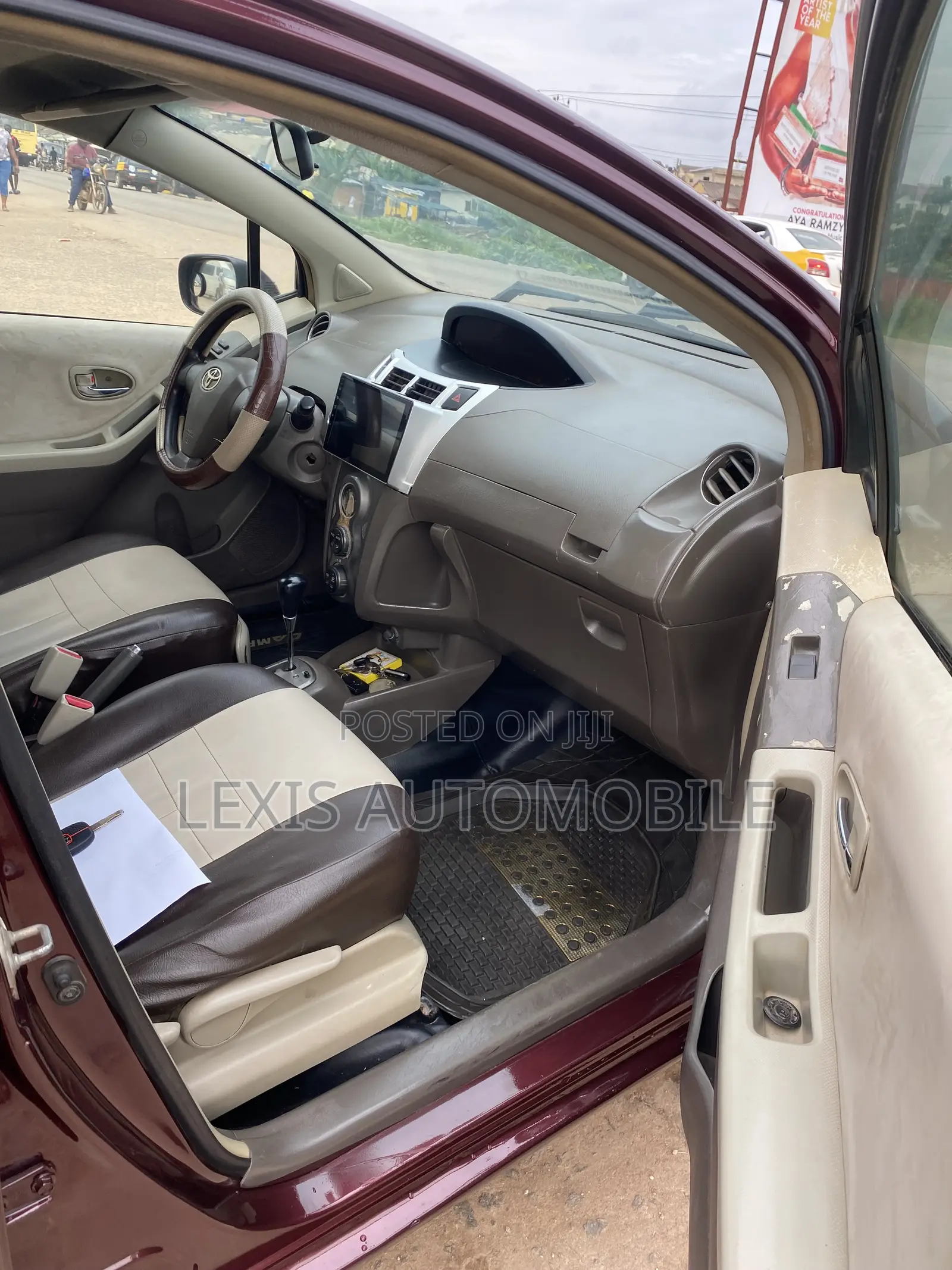 Toyota Vitz 1.3 AWD 5dr 2010 Brown